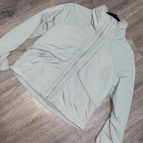 Lululemon size 2 Always Effortless Jacket
Green Fern - Picture 5 of 9